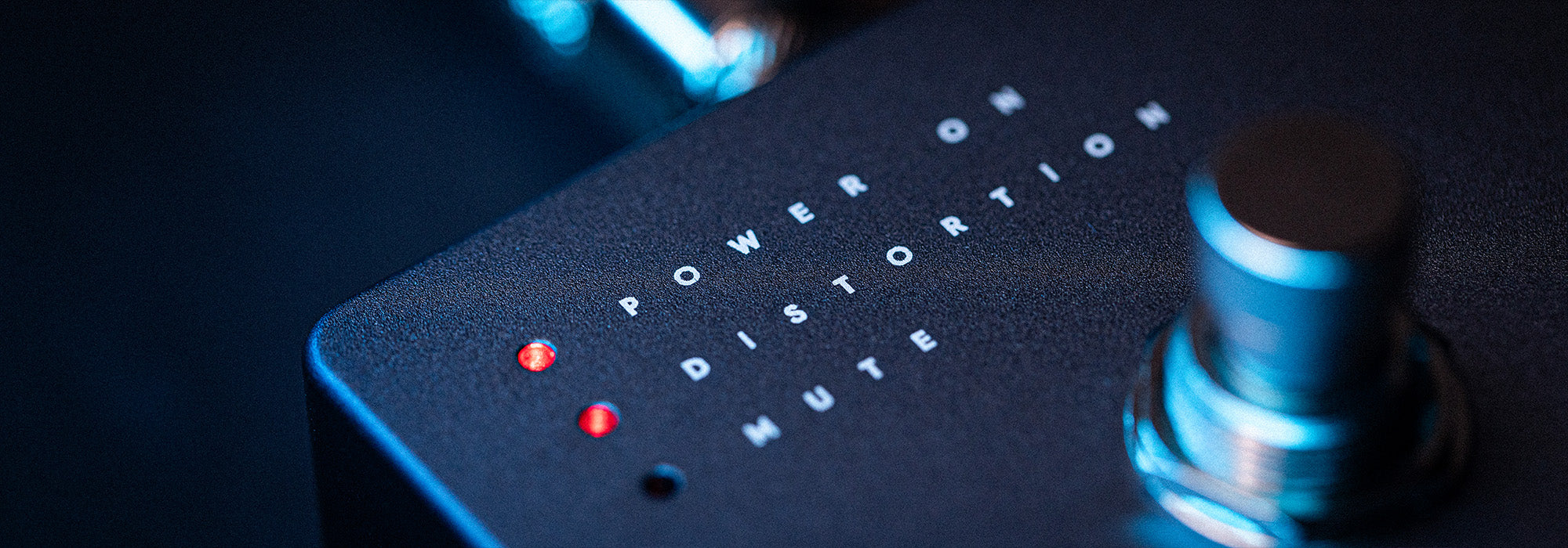 Darkglass-AO-Intelligent-Footswitch-Product-Hero-Image