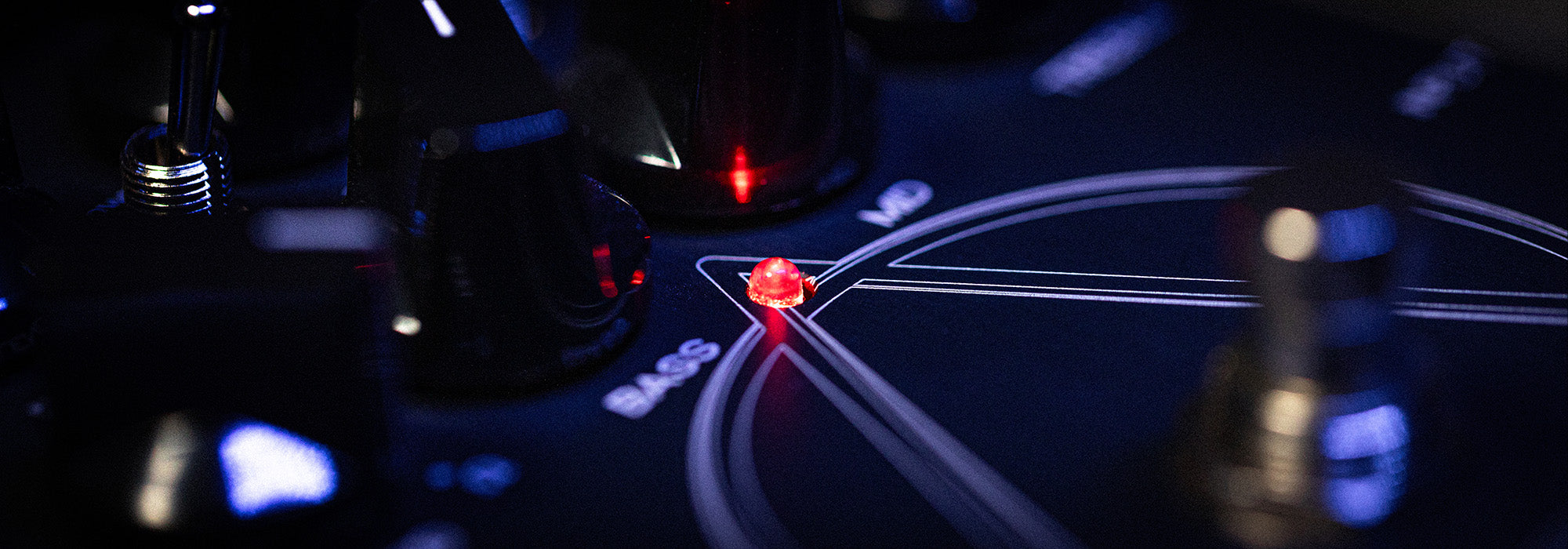 Darkglass-Alpha-Omega-Hero-2000x700