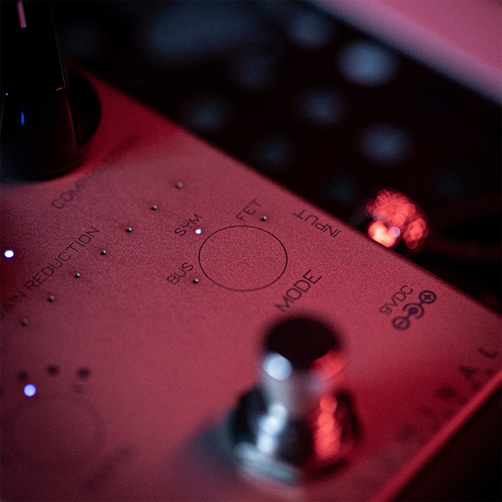 Hyper Luminal Compressor-Pedals-Darkglass