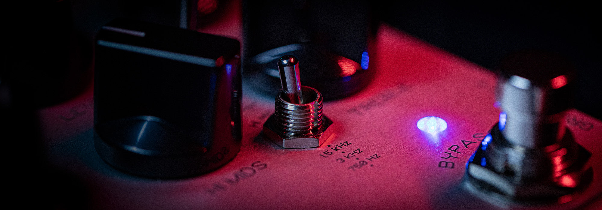 Darkglass-Vintage-Ultra-Hero-2000x700